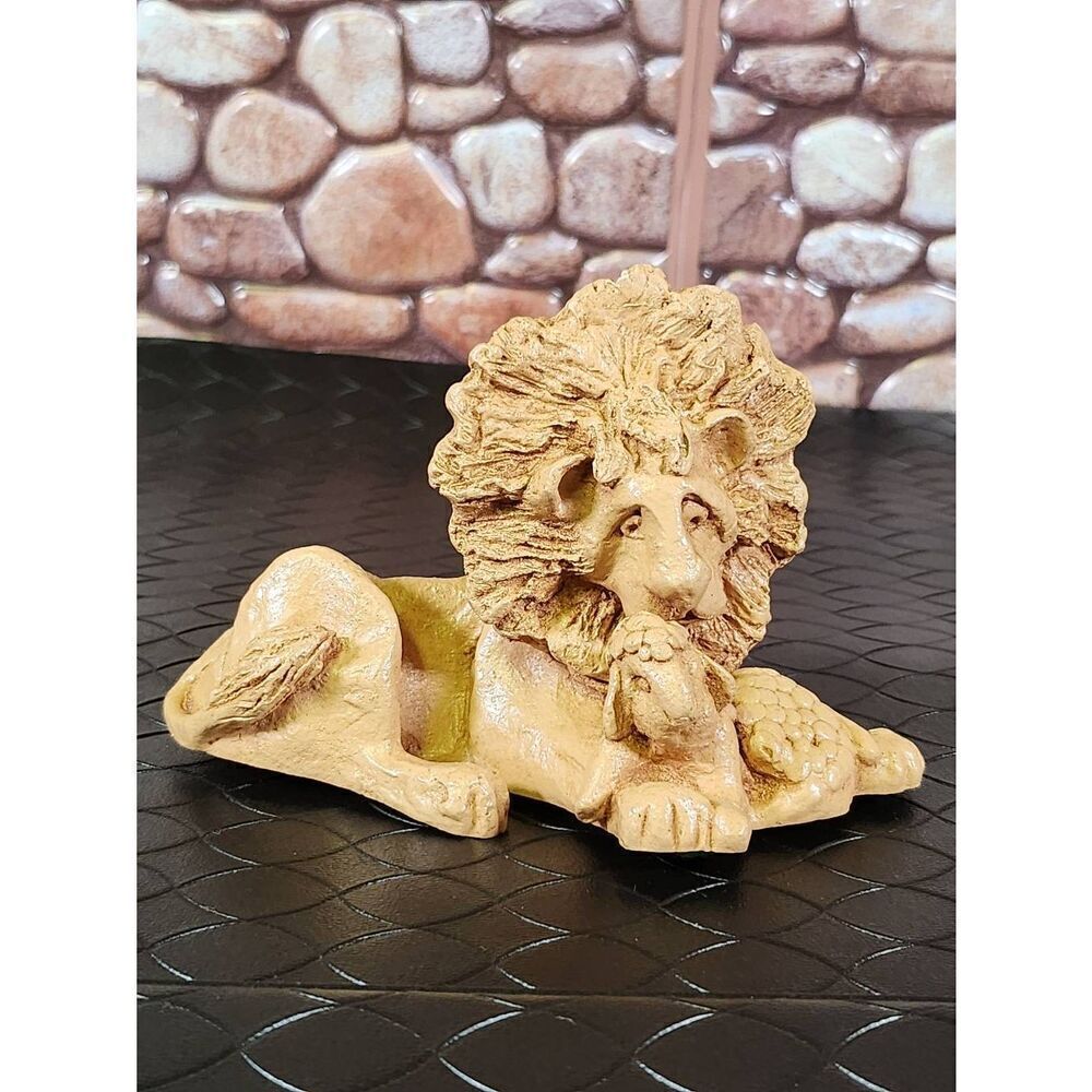 Vintage 1977 Lion & Lamb Ceramic Statue Figurine By Abbey Press